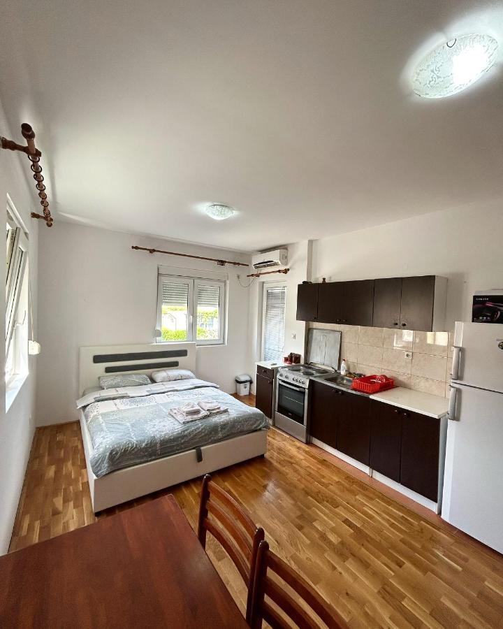 Apartman Stex Podgorica Buitenkant foto